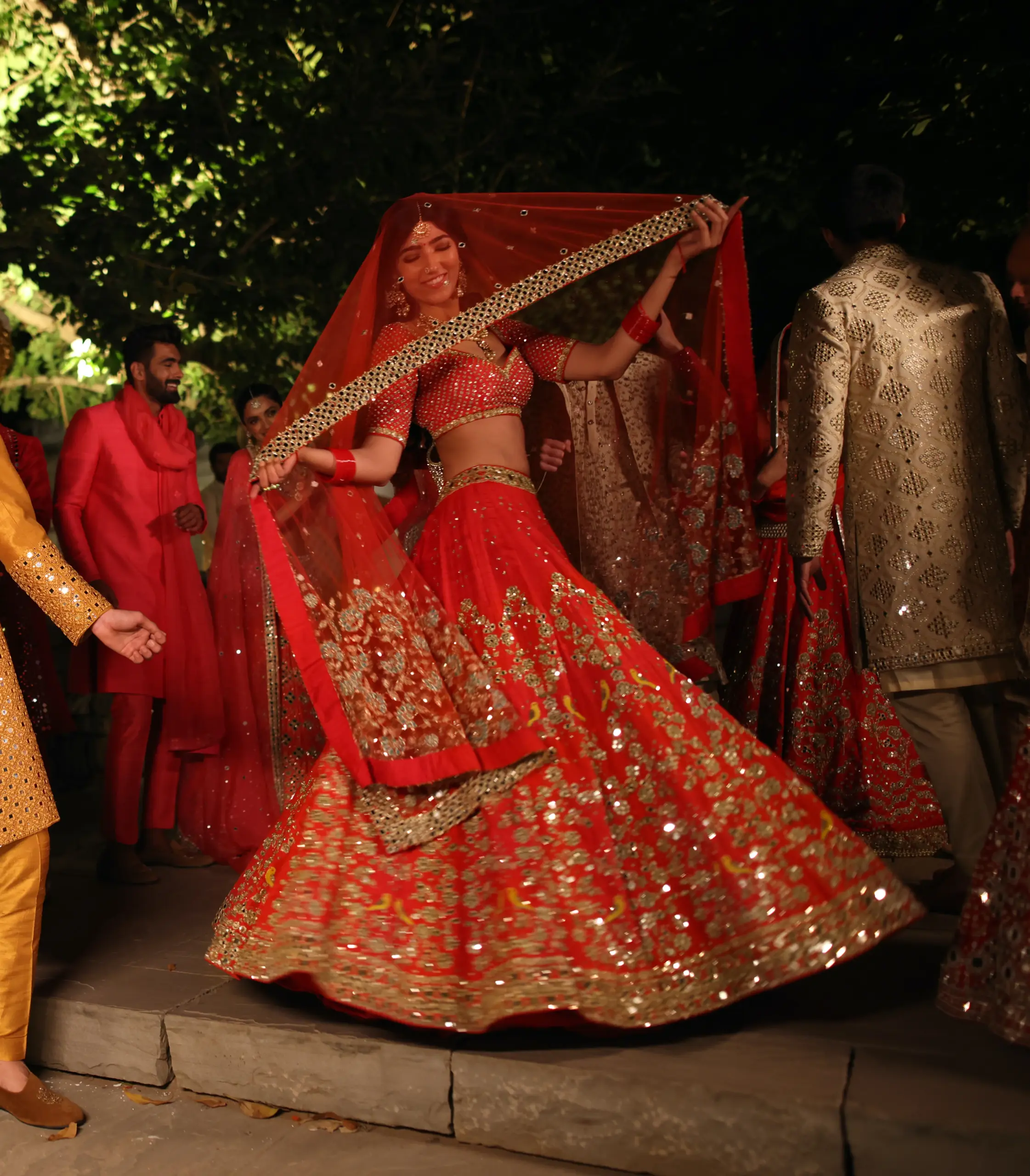 RED LEHNGA